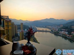 一位伴侣的女儿来